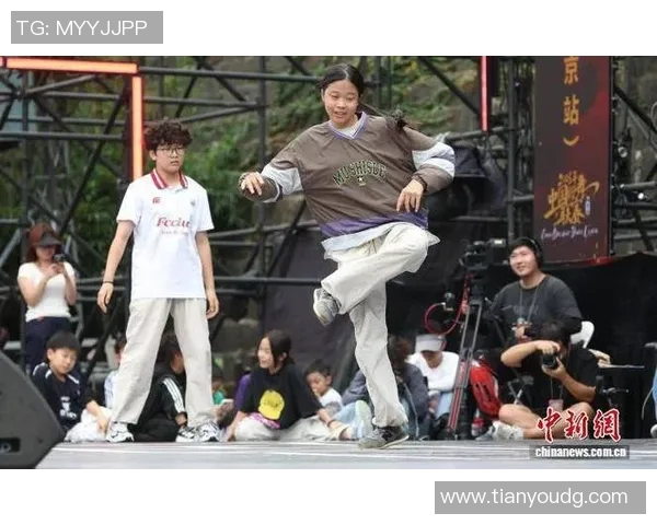 南京街舞队的速度魅力与热情碰撞街头文化的精彩瞬间 南京街舞队的速度魅力与热情碰撞街头文化的精彩瞬间