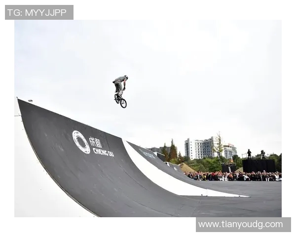 成都极限运动队马拉松大满贯之路的拼搏与坚持故事